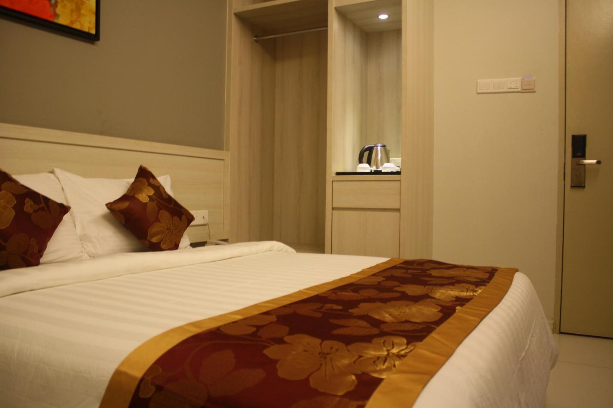 Aurora Hotel Malacca Exterior photo