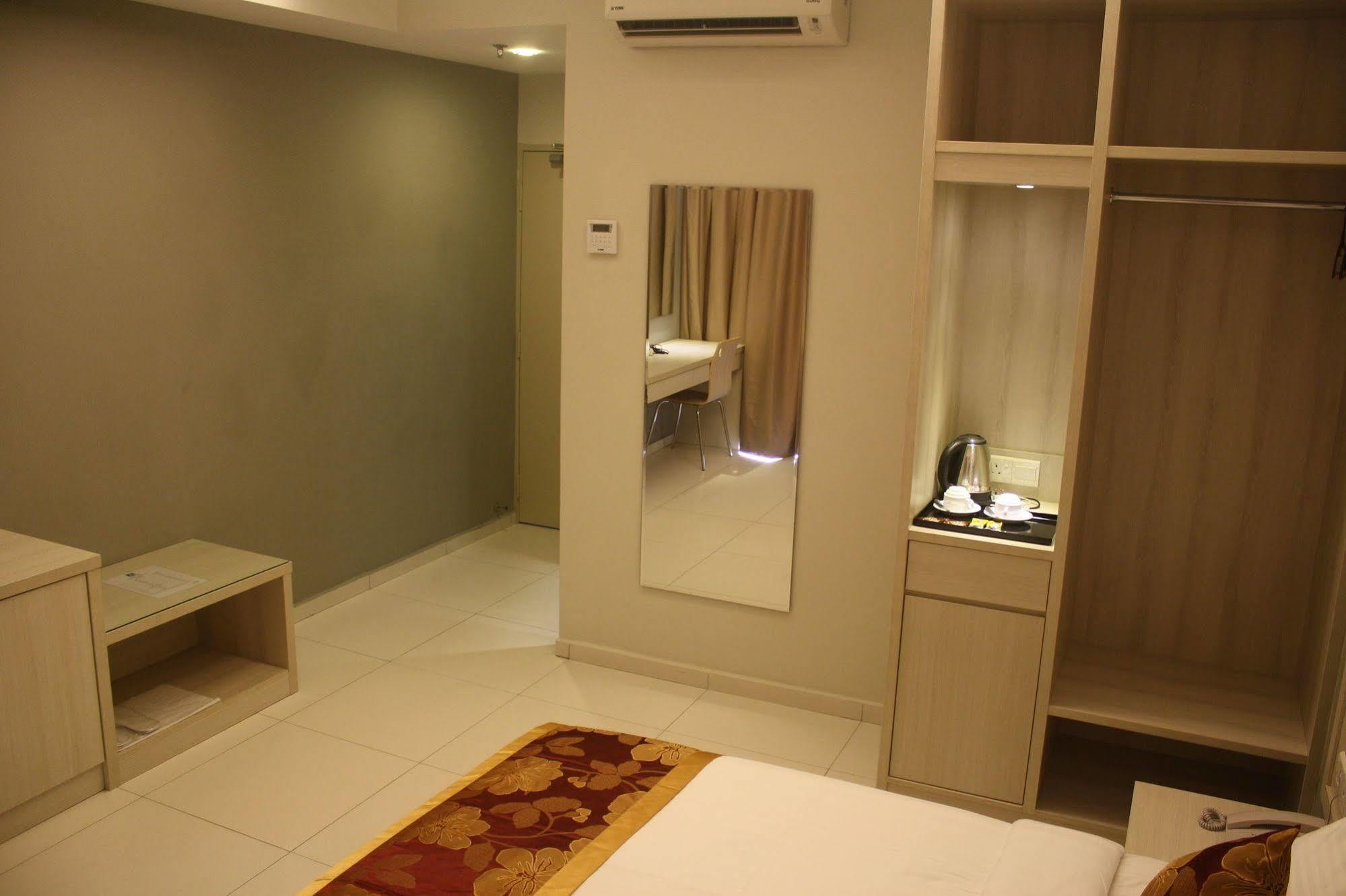 Aurora Hotel Malacca Exterior photo