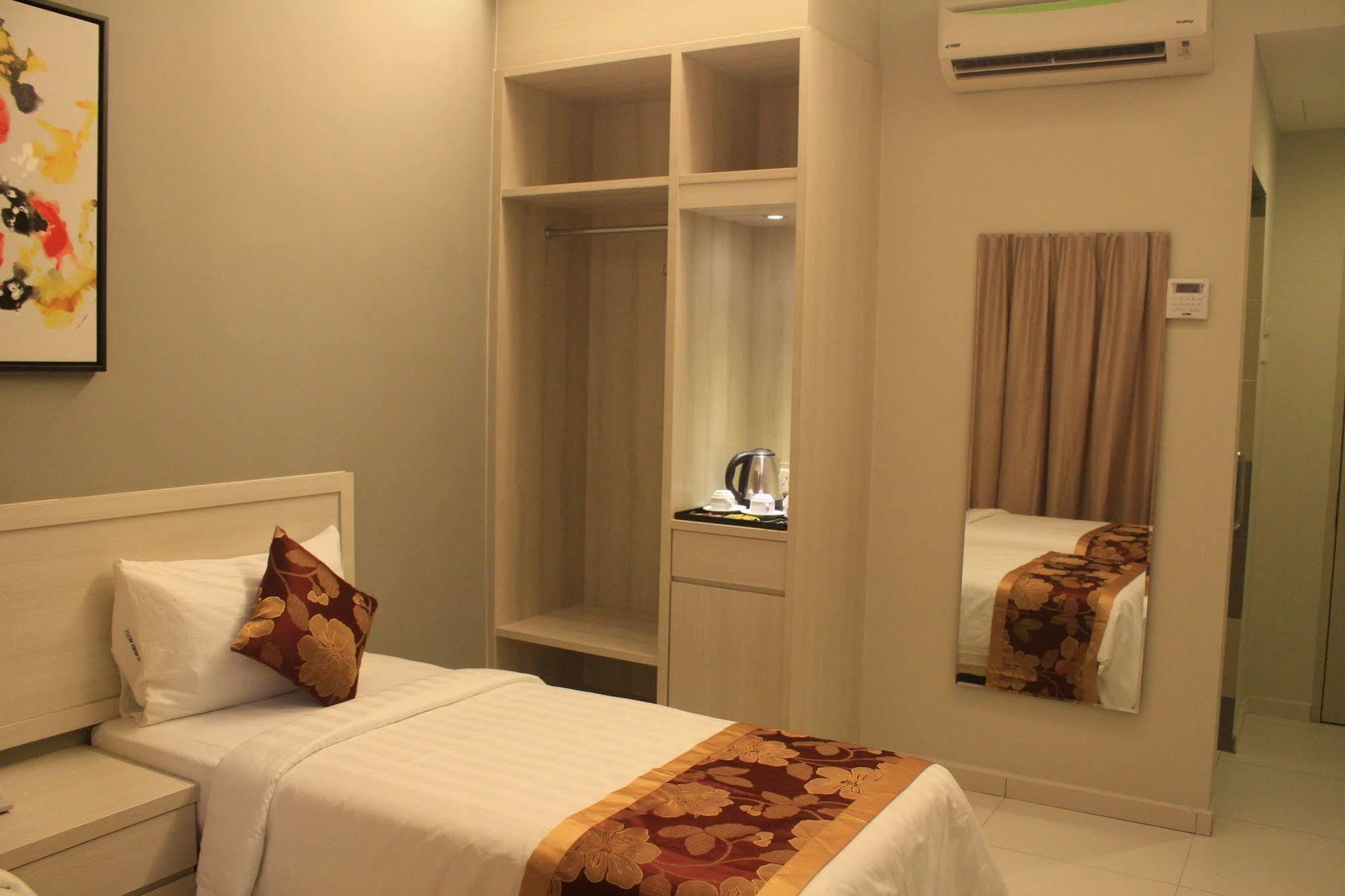 Aurora Hotel Malacca Exterior photo